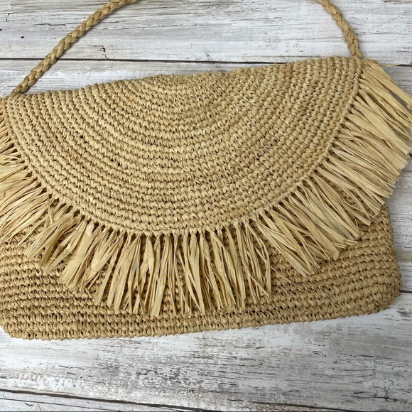 Tan woven small shoulder bag with fringe - Picture 2 of 5